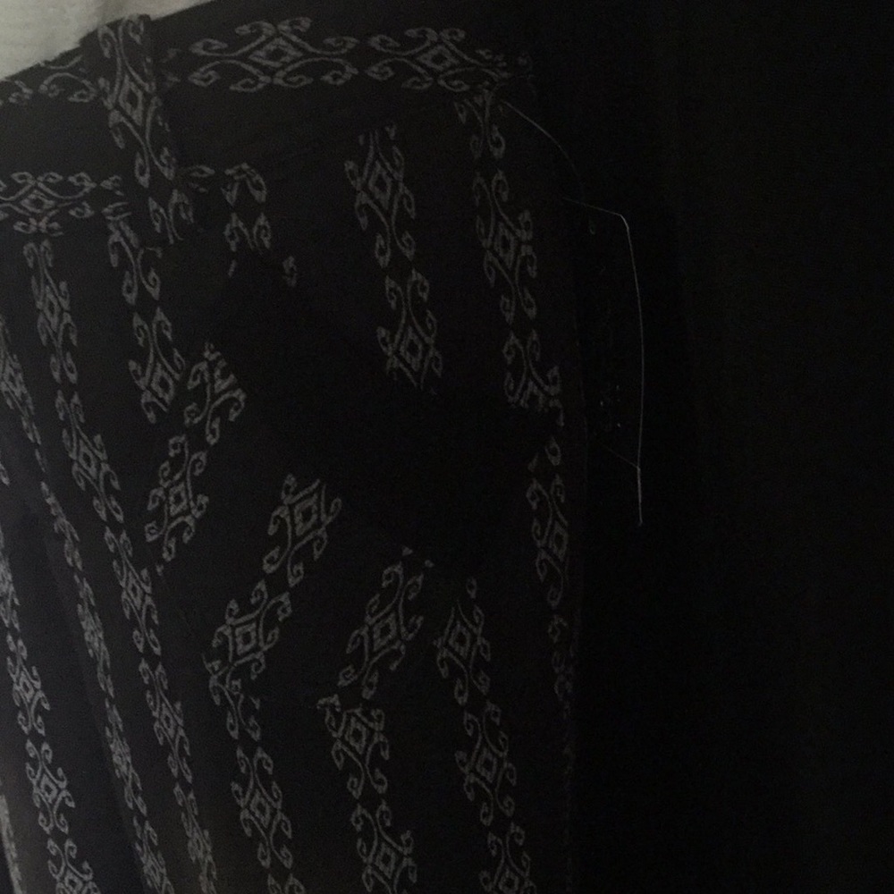 B/W patterned pants, distressed look - Picture 7 of 9